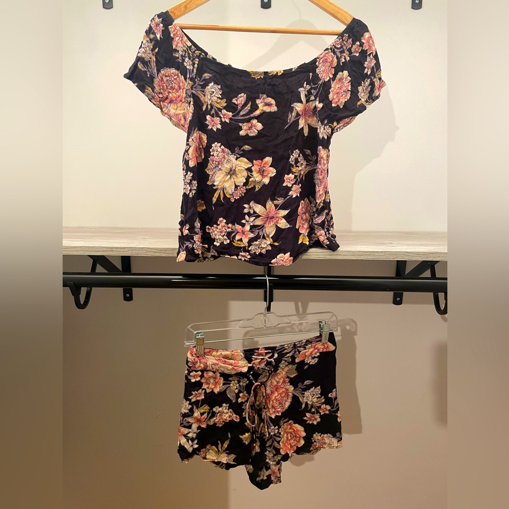 Billabong 2 Piece Outfit Set Size small